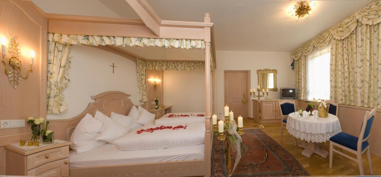 Gartenhotel Maria Theresia Hall in Tirol Exterior photo